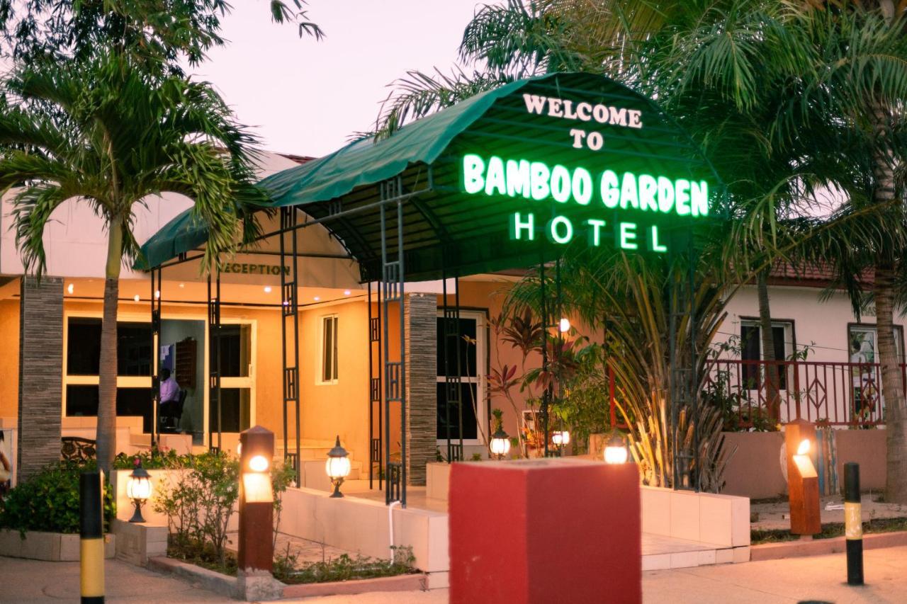 Bamboo Garden Hotel Серекунда Екстериор снимка