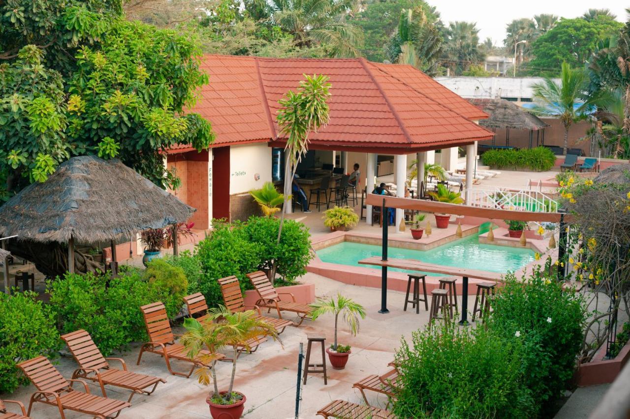 Bamboo Garden Hotel Серекунда Екстериор снимка