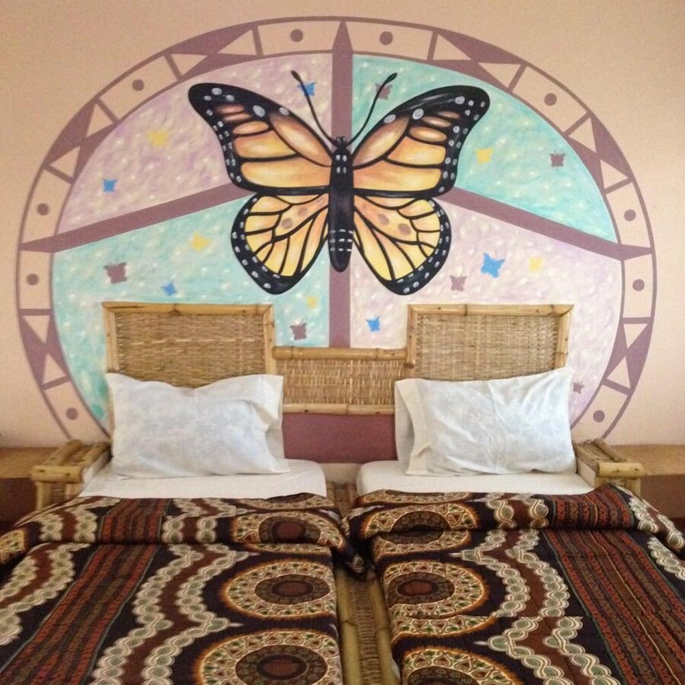 Bamboo Garden Hotel Серекунда Екстериор снимка