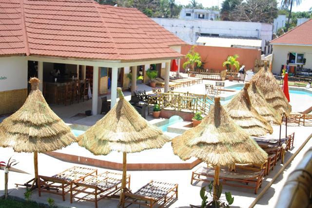 Bamboo Garden Hotel Серекунда Екстериор снимка