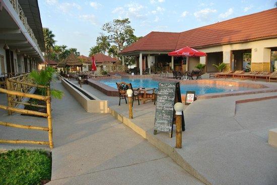 Bamboo Garden Hotel Серекунда Екстериор снимка