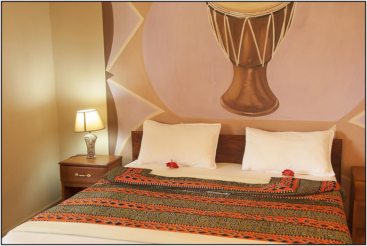 Bamboo Garden Hotel Серекунда Екстериор снимка
